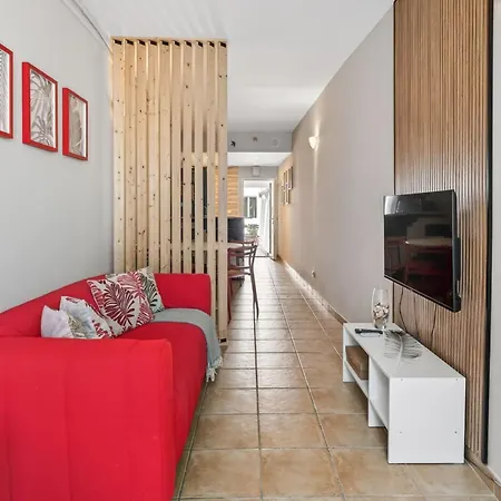 Modern 2bdr House In By Lovelystay