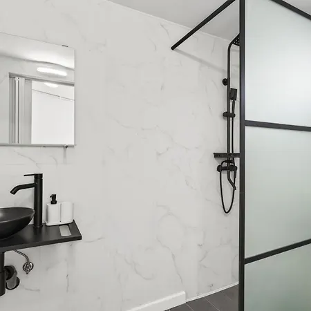 Apartamento Modern 2bdr House In By Lovelystay Quarteira